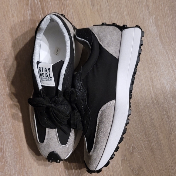 NWOT Black And Gray Running Gym Sneaker Shoes - Picture 4 of 10